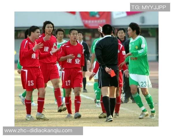 河南建业与上海上港激战正酣谁能在中超赛场上笑到最后 河南建业与上海上港激战正酣谁能在中超赛场上笑到最后